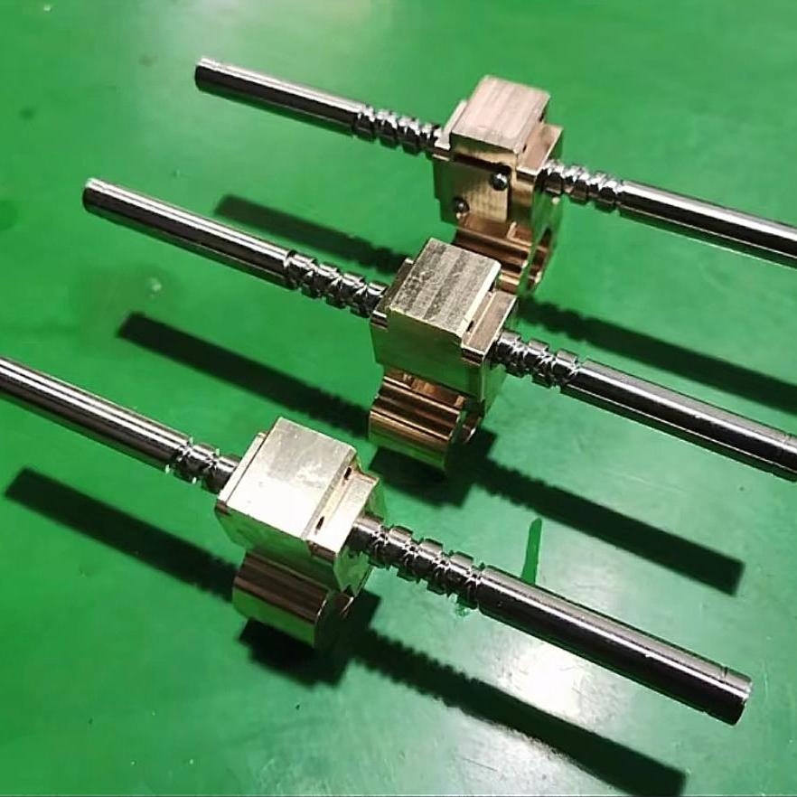 Miniature reciprocating screw