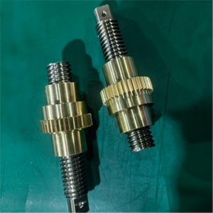 Diameter 20mm Pitch 4mm Tr20x4 C45 Lead Screw And Bronze Gear Nut