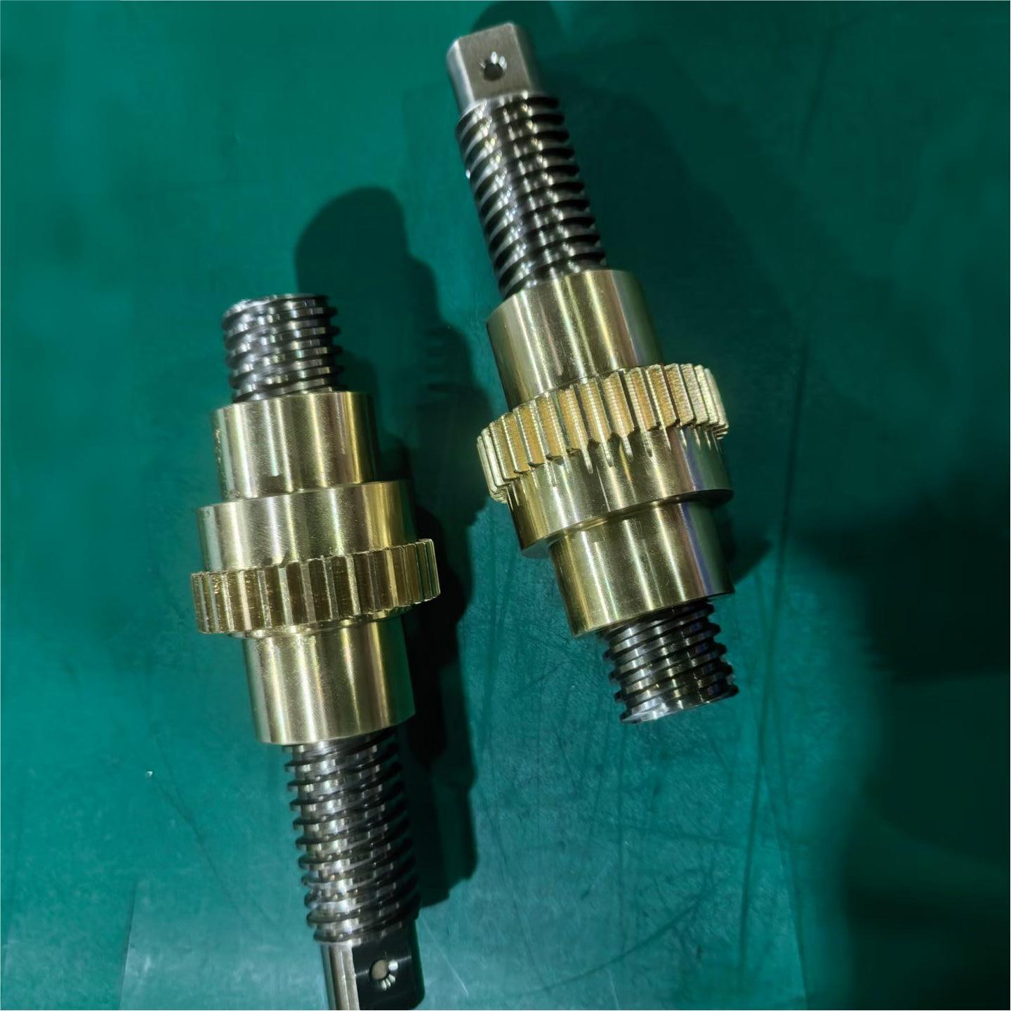 Diameter 20mm Pitch 4mm Tr20x4 C45 Lead Screw And Bronze Gear Nut