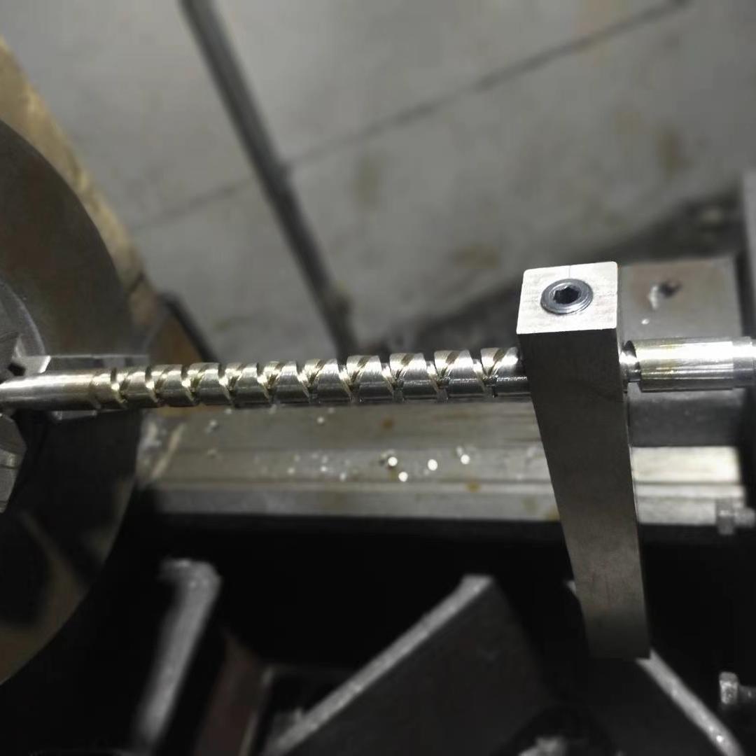 What are the key differences between self reversing screw, lead screw and ball screw.jpg