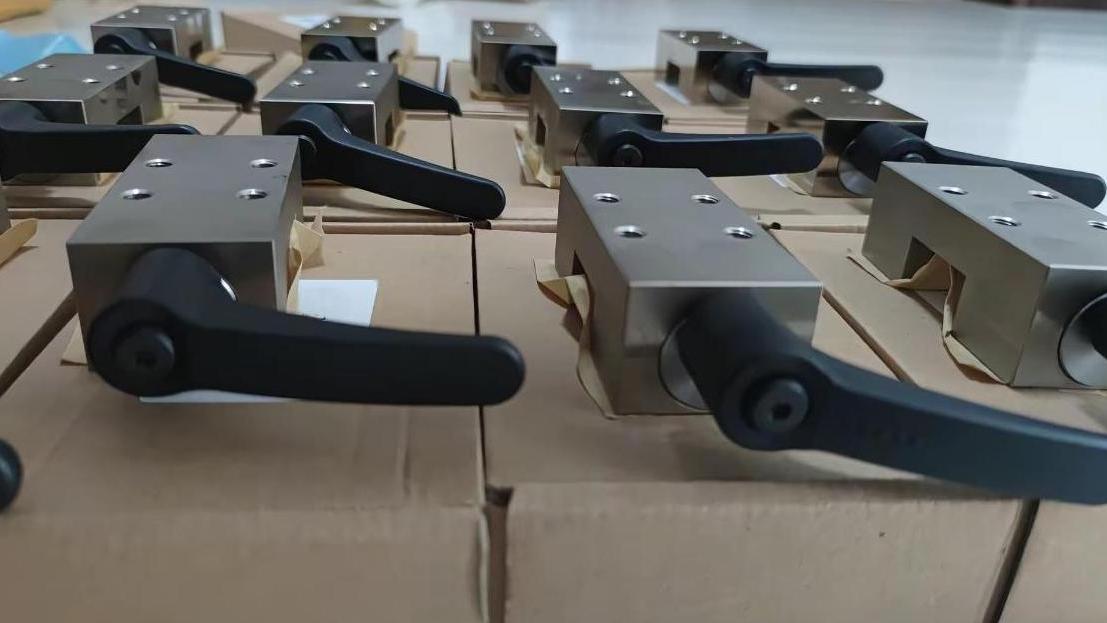 Manual Linear Guide Clamp