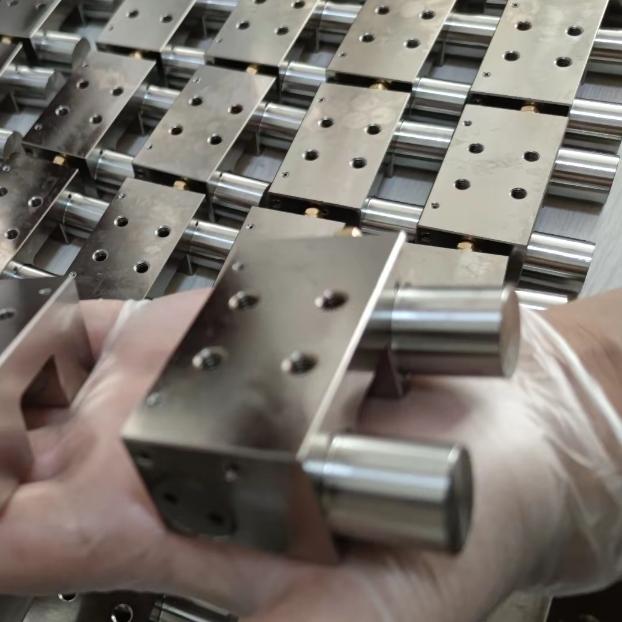 Pneumatic normally closed clamp