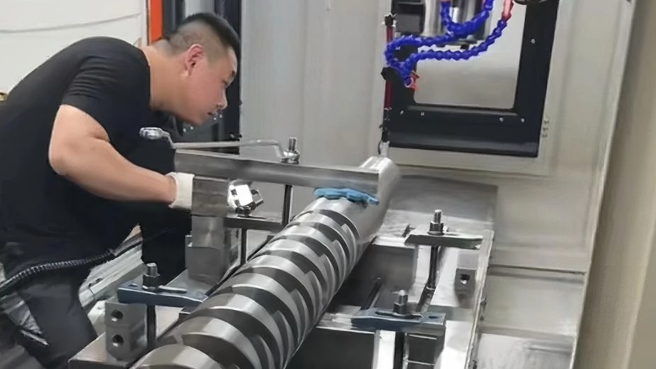 Specializing in the manufacturing of self reversing screws for 15 years