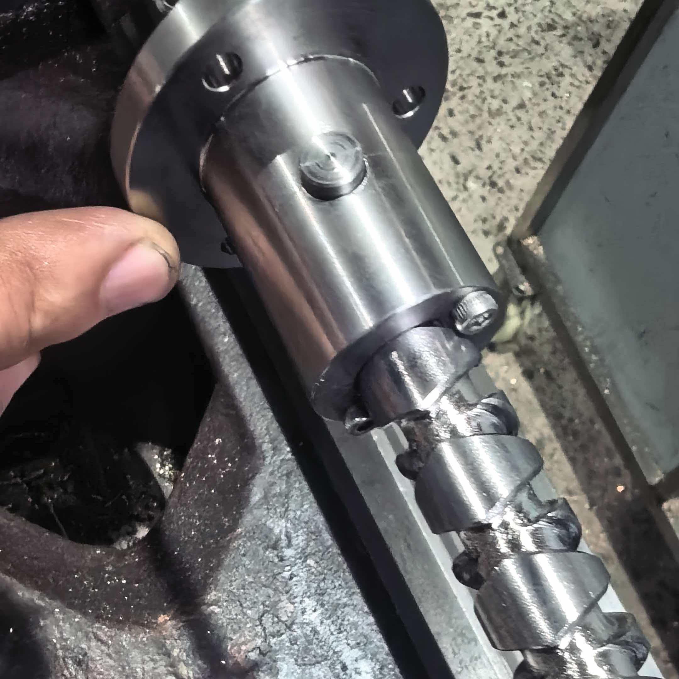 How Does A Self Reversing Screw Work.jpg