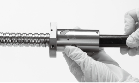 Hold the ballnut so that its thread is completely aligned with the starting end of the ballscrew. Slightly rotate the ball nut to feel whether the initial meshing force is uniform. Slowly rotate the nut in the direction of
