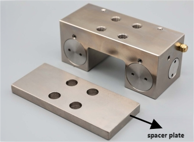 Pneumatic guide clamping element with spacer plate