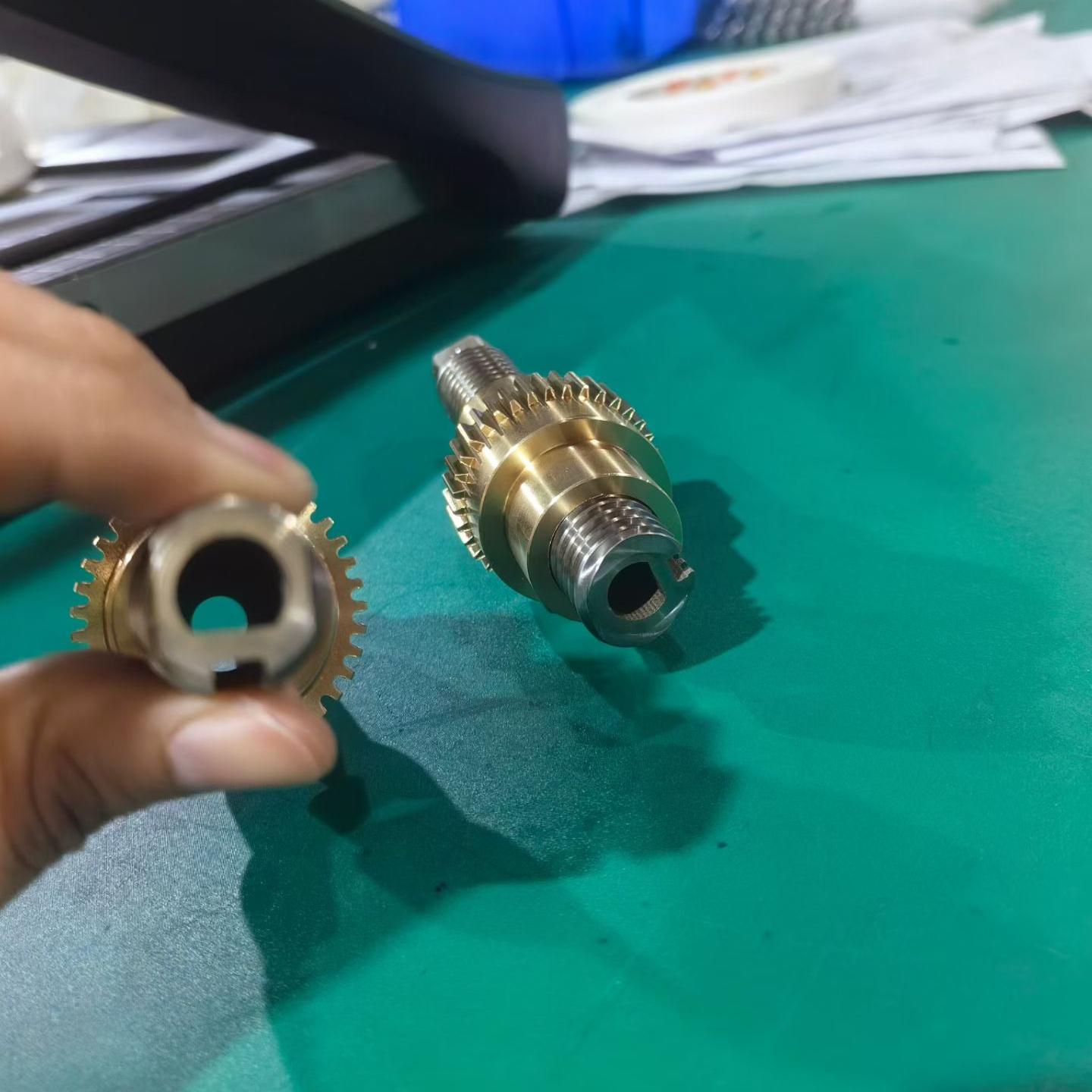 Diameter 20mm Pitch 4mm Tr20x4 C45 Lead Screw And Bronze Gear Nut