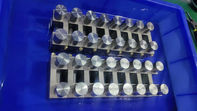 Pneumatic normally closed clamping element